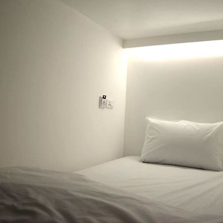 3 Howw Hostel At Sukhumvit 21 Бангкок Экстерьер фото