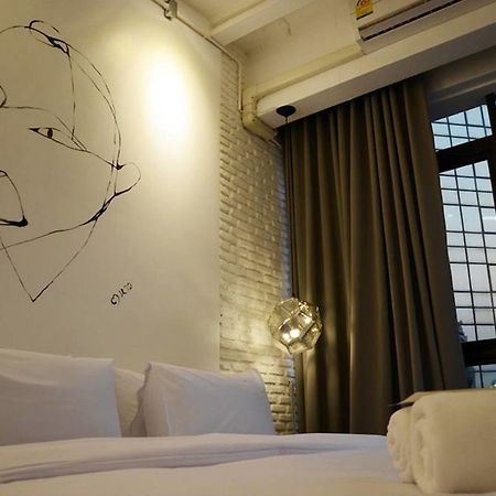 3 Howw Hostel At Sukhumvit 21 Бангкок Экстерьер фото
