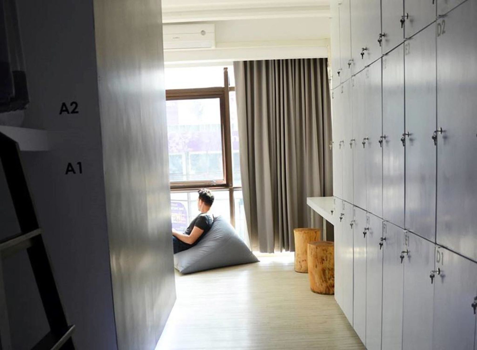 3 Howw Hostel At Sukhumvit 21 Бангкок Экстерьер фото