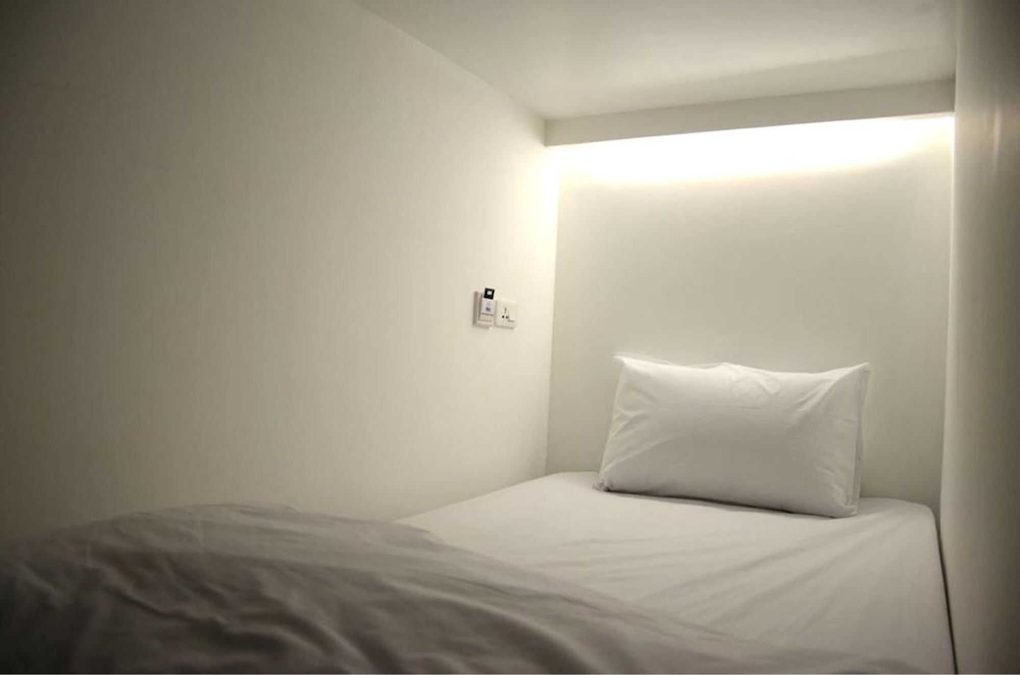 3 Howw Hostel At Sukhumvit 21 Бангкок Экстерьер фото