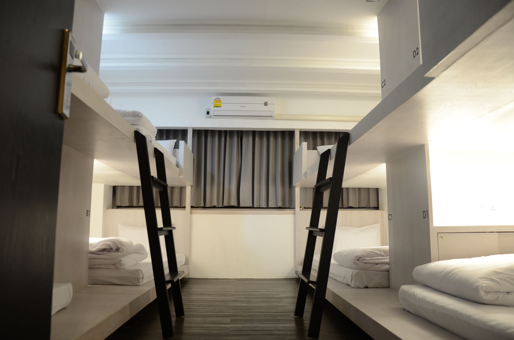 3 Howw Hostel At Sukhumvit 21 Бангкок Экстерьер фото